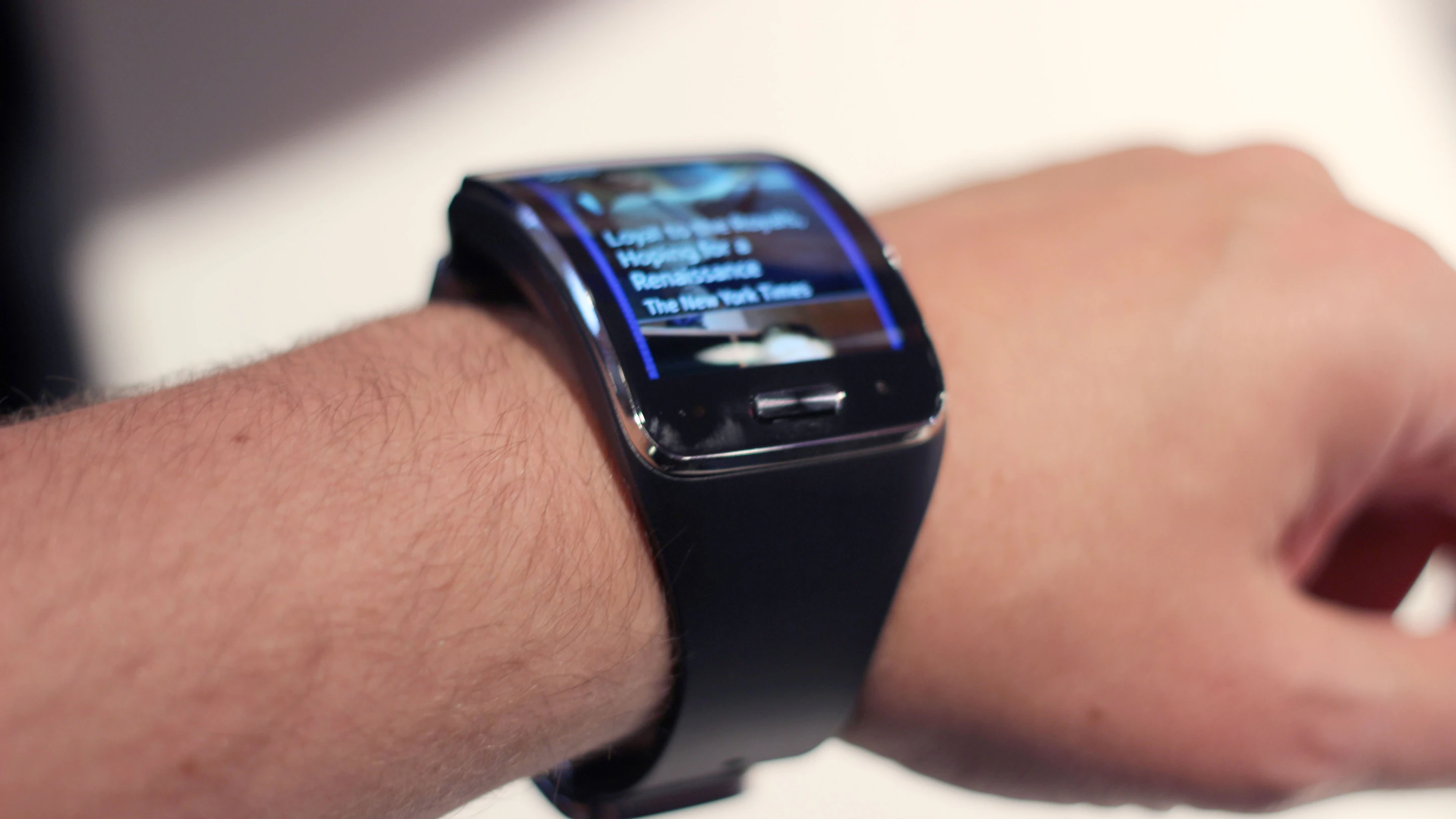 Samsung Gear S (Photo: Will Shanklin/Gizmag.com)