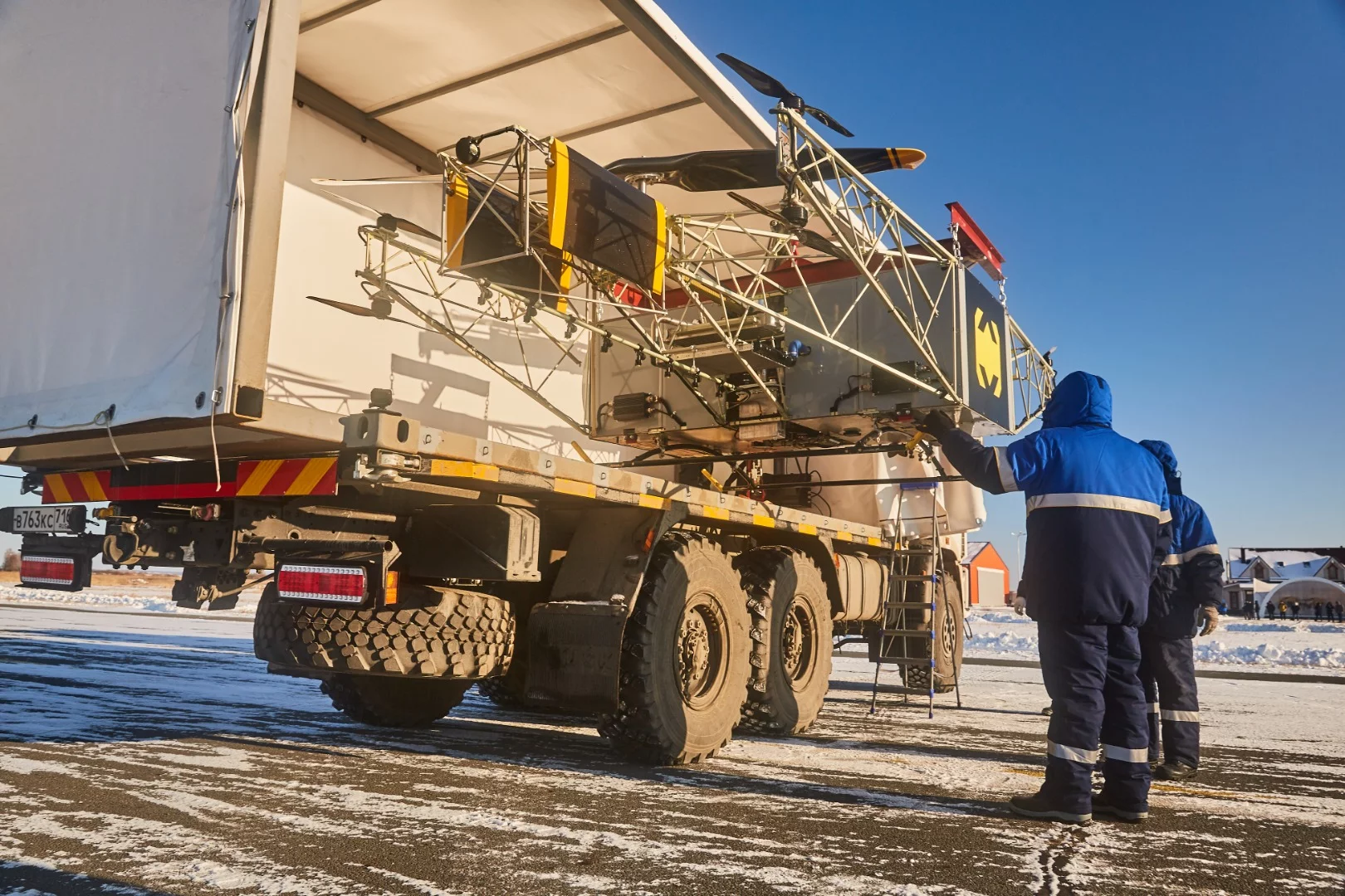 The Skyf drone can apparently lift payloads of up to 440-lb (220 kg)