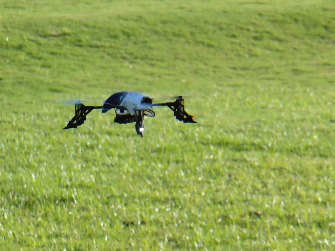 Gizmag reviews the Heli-Max 1SQ V-Cam quadcopter