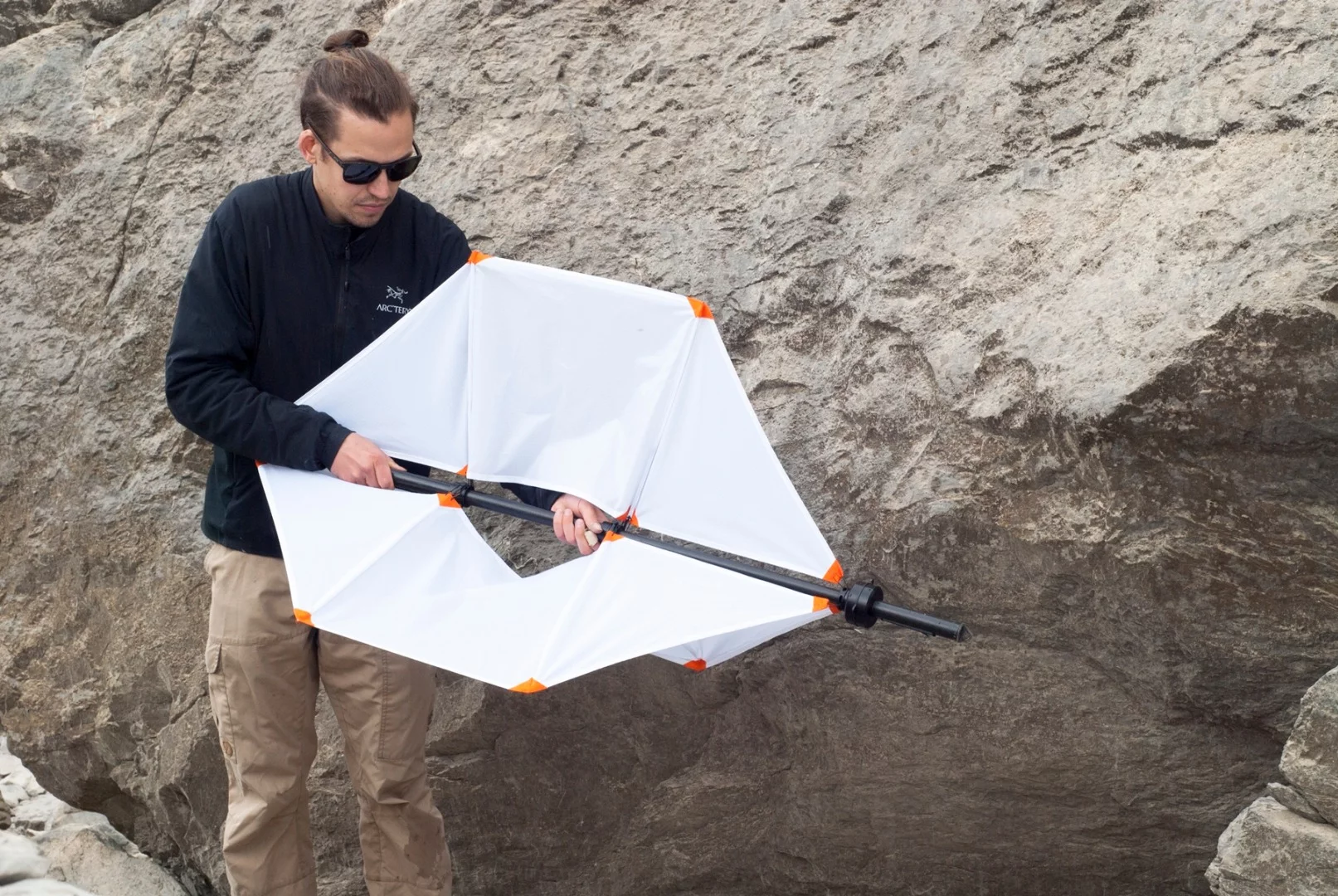 It is based on the principles of tension and compression