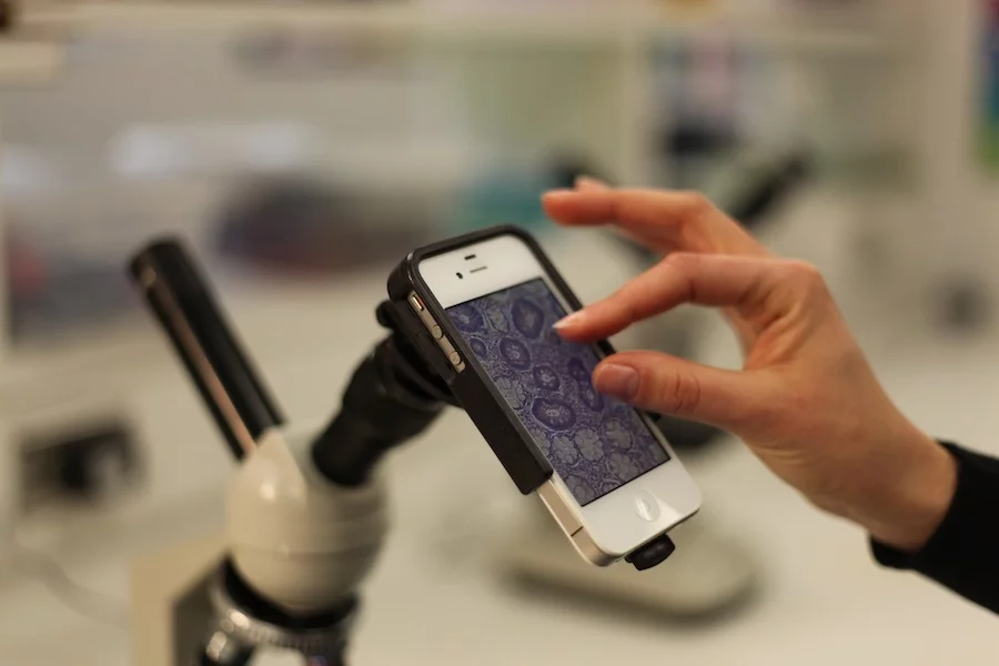 Magnifi universal photoadapter case for iPhone 4 and iPhone 4S