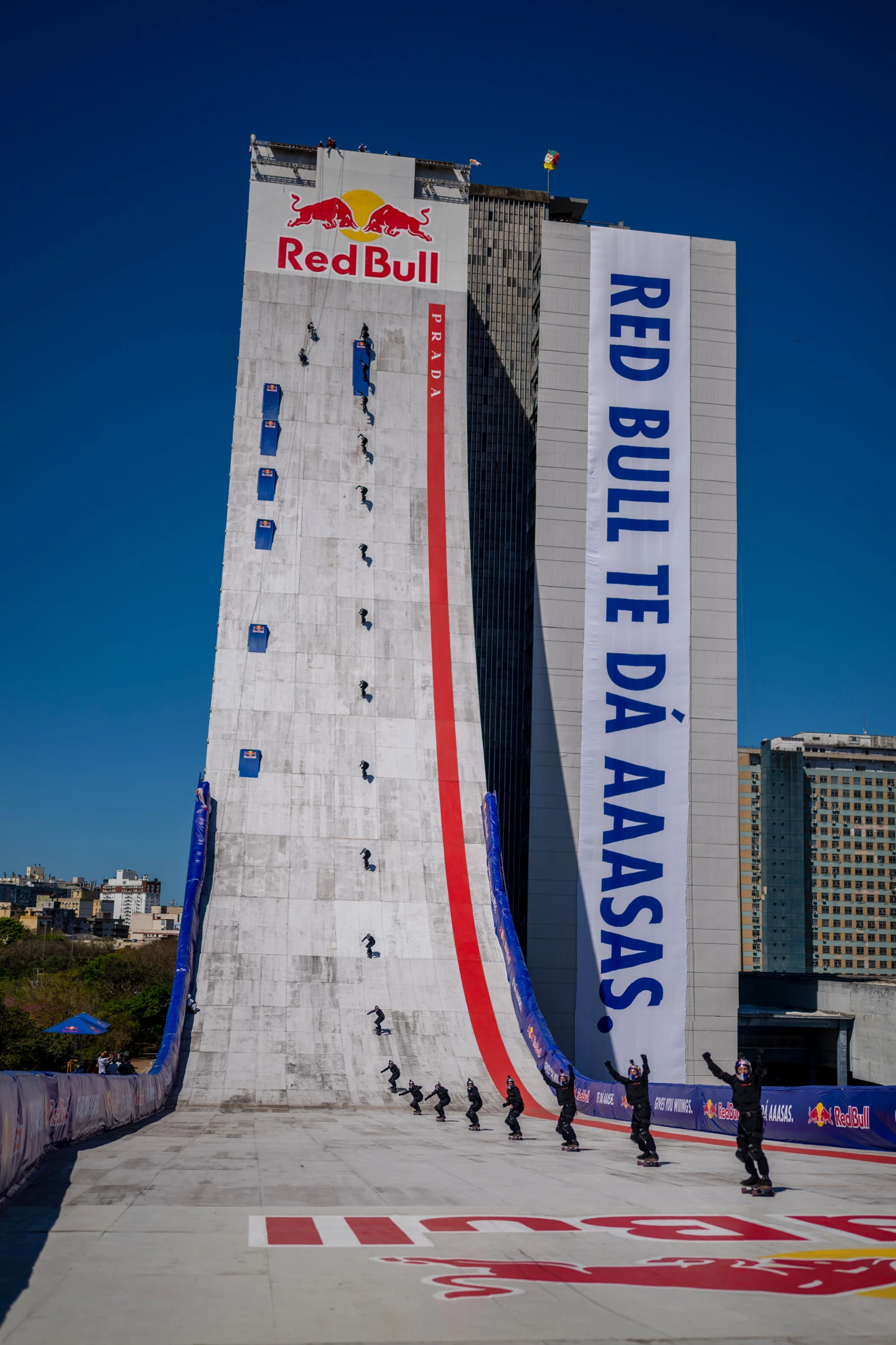 Sandro Dias sets two world records on world's largest skate ramp
