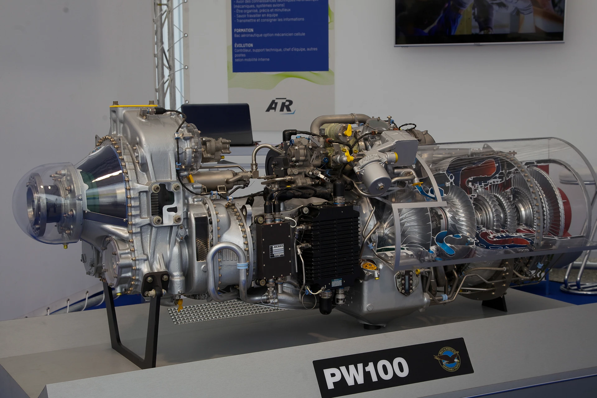 Pratt and Whitney PW 100 engine (Photo: Noel McKeegan/Gizmag)