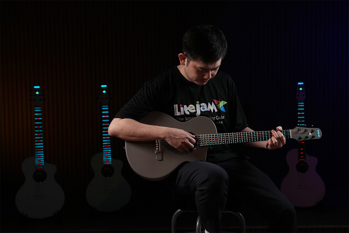 Carbon fiber guitar's smart RGB lights teach you how to play