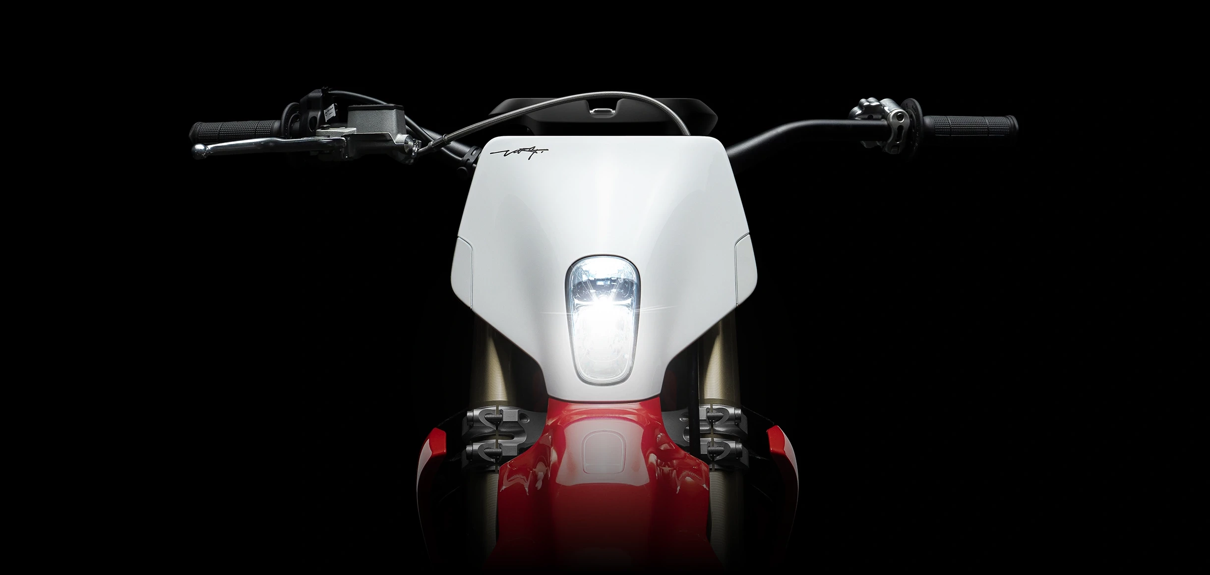 4,000 lumen headlight with flexible integrated indicators