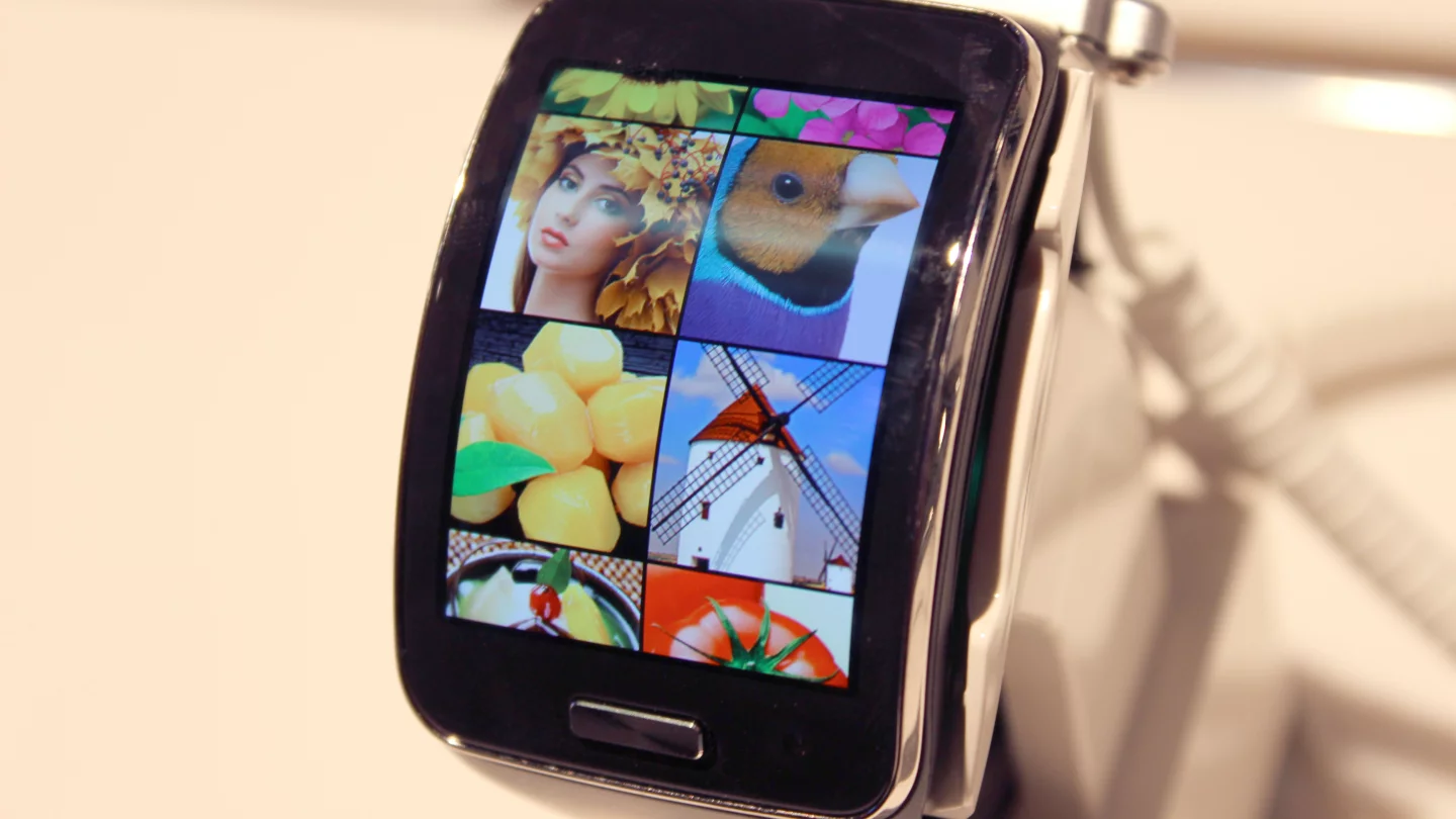 Samsung Gear S (Photo: Will Shanklin/Gizmag.com)