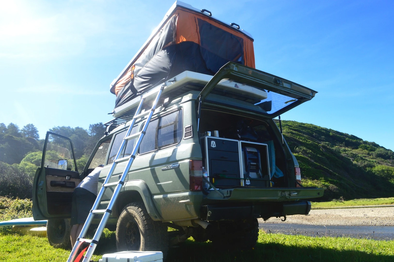 This Land Cruiser looks like it'd be quite comfortable venturing out on solo trips