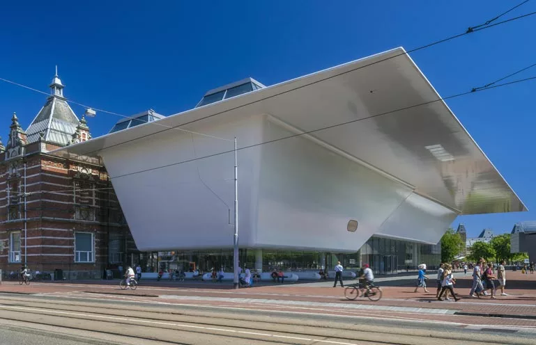 Stedelijk Museum's hulking "bathtub" extension (Photo: John Lewis Marshall and Jannes Linders)