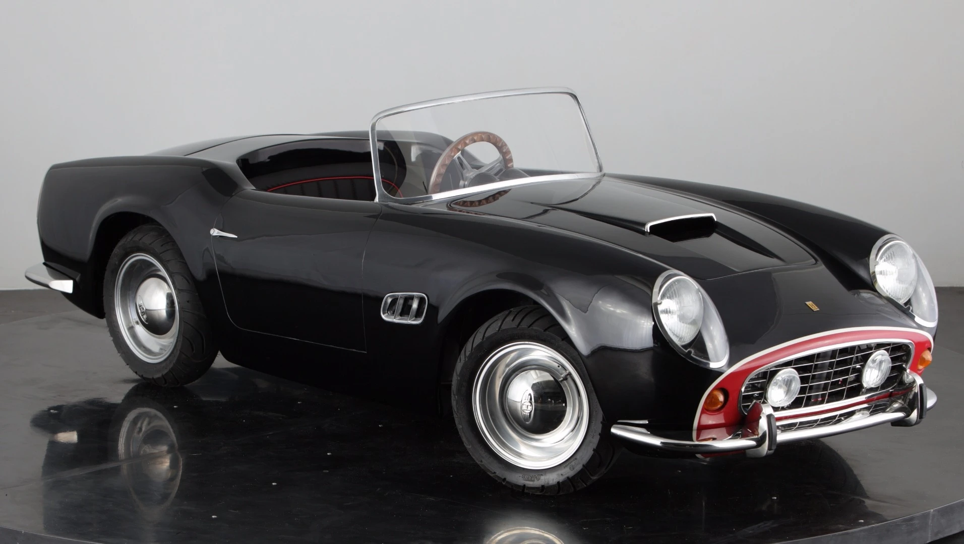 Harrington Group's 250 California Spyder retails for £7,999, US$12,399 or €11,299 depending on the customer 's preferred currency, with shipping costs on top of that