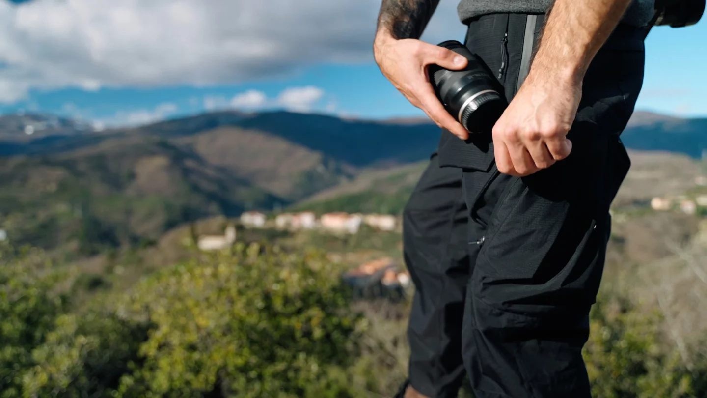 I have personal experience with this ... as a pro photographer, having a place to carry an extra lens is clutch!