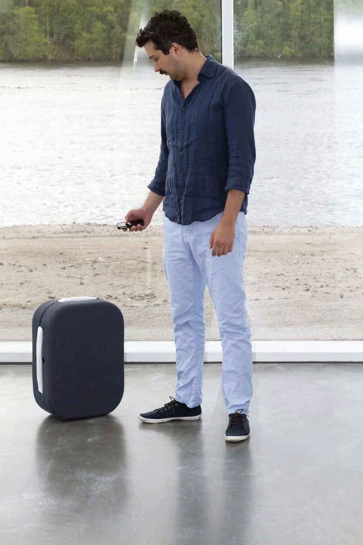 Hop! The following suitcase