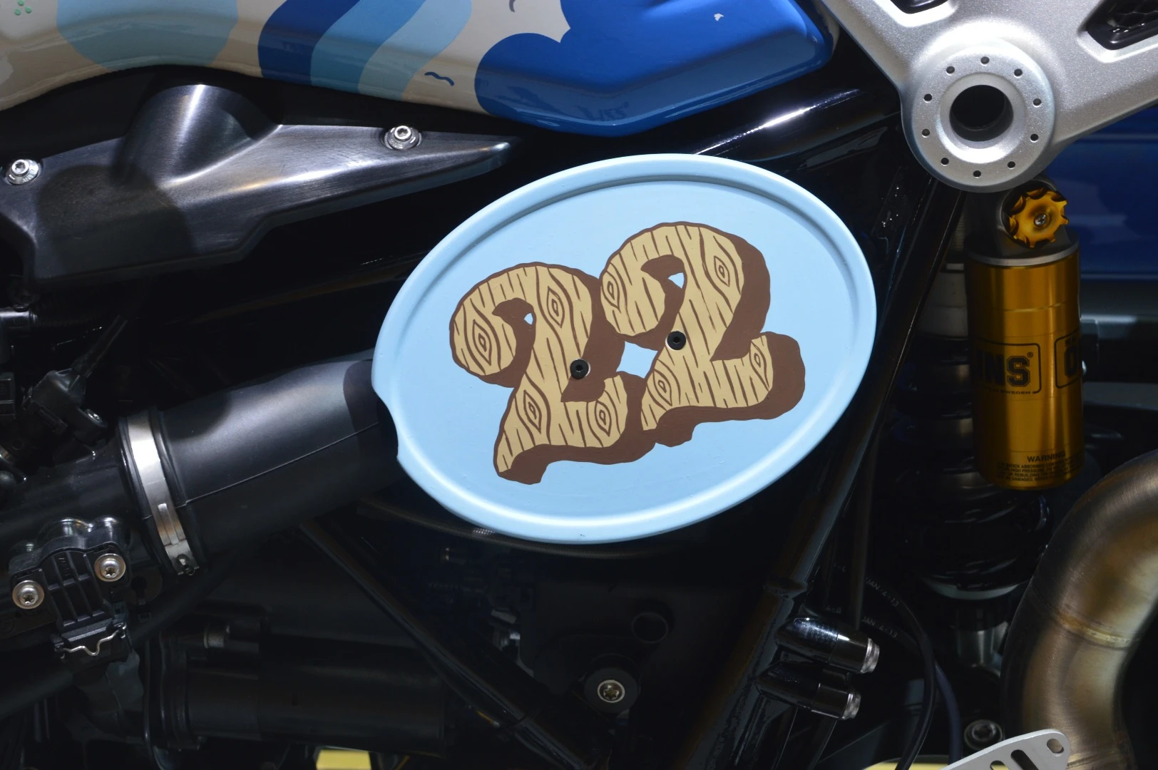 The 22 stands for the number designating the path leading to an infamous surfer beach in southern France