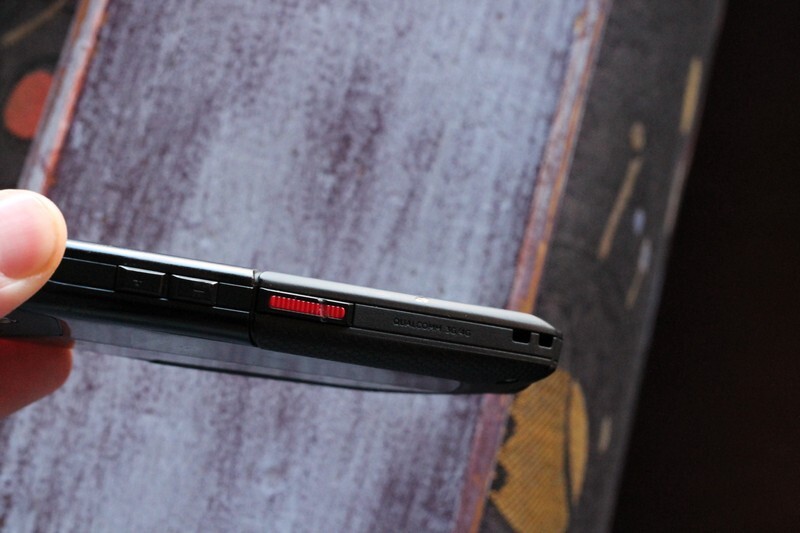 The red programmable side button allows for additional customization