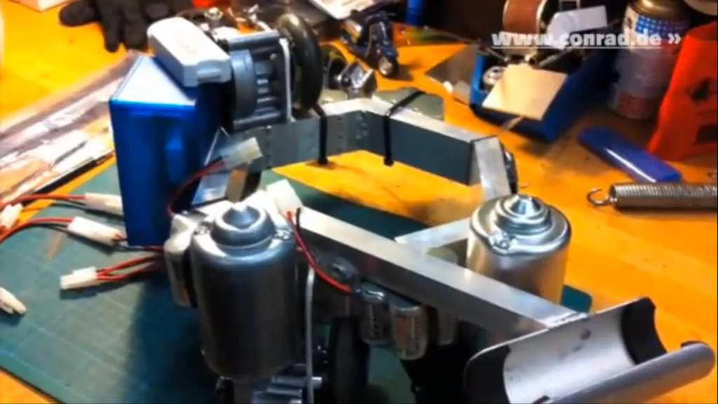 Pole-climbing bike lock