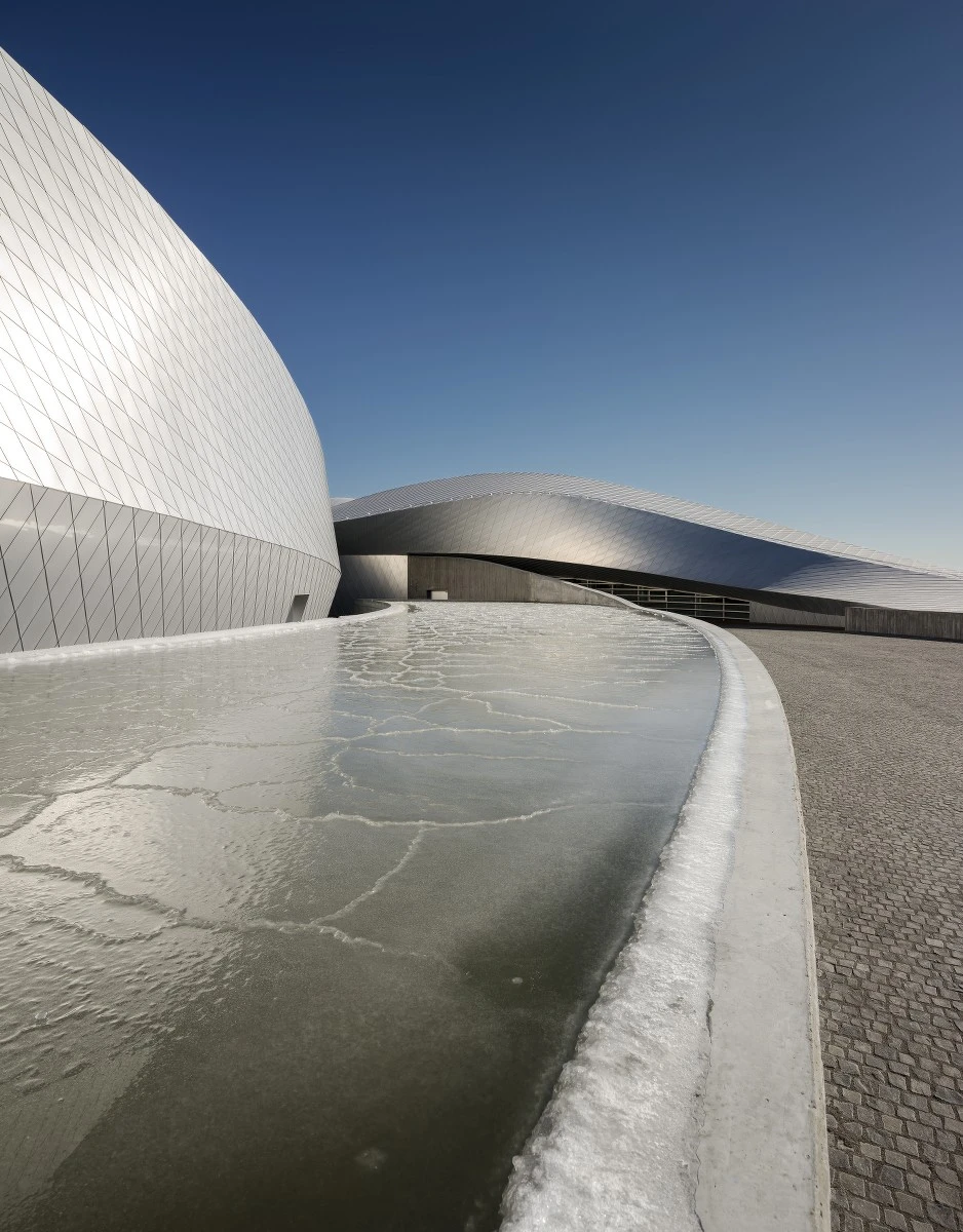 The design of the aquarium has been inspired by the organic movement of water and the shape of sea creatures