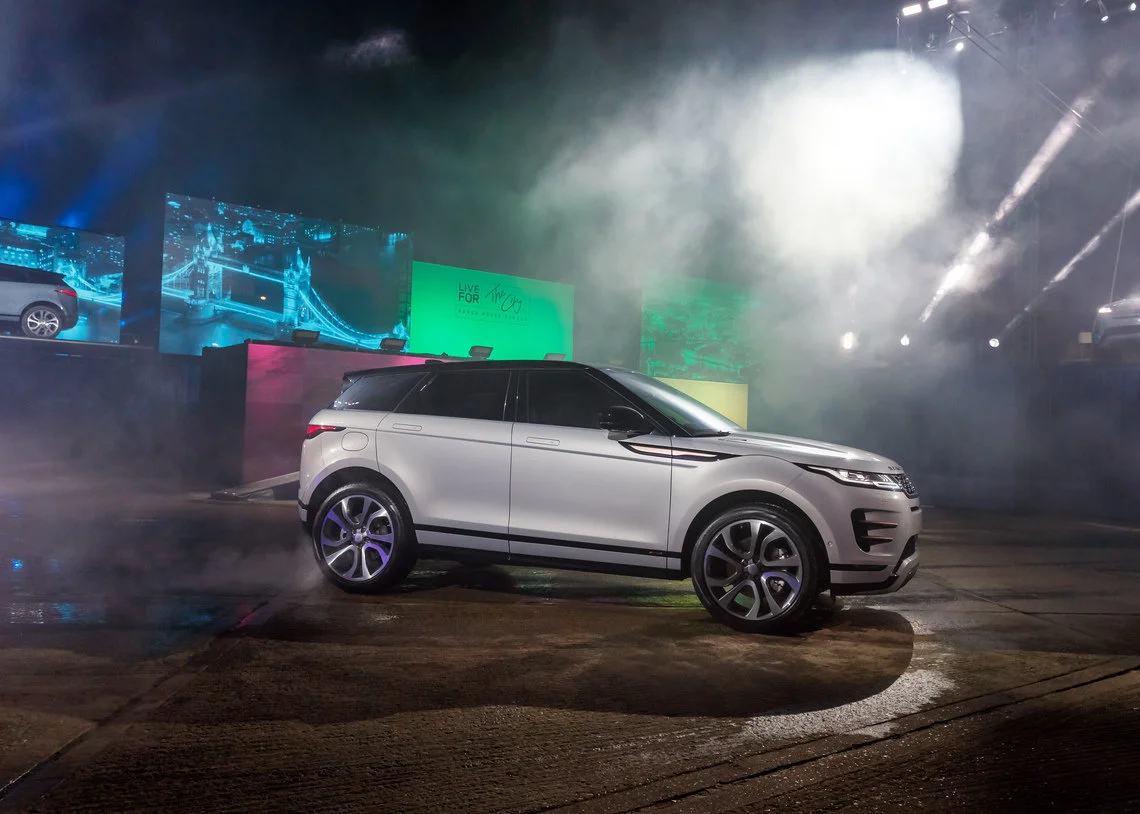 The new Evoque comes in two new exterior colors dubbed Seoul Pearl Silver and Nolita Grey