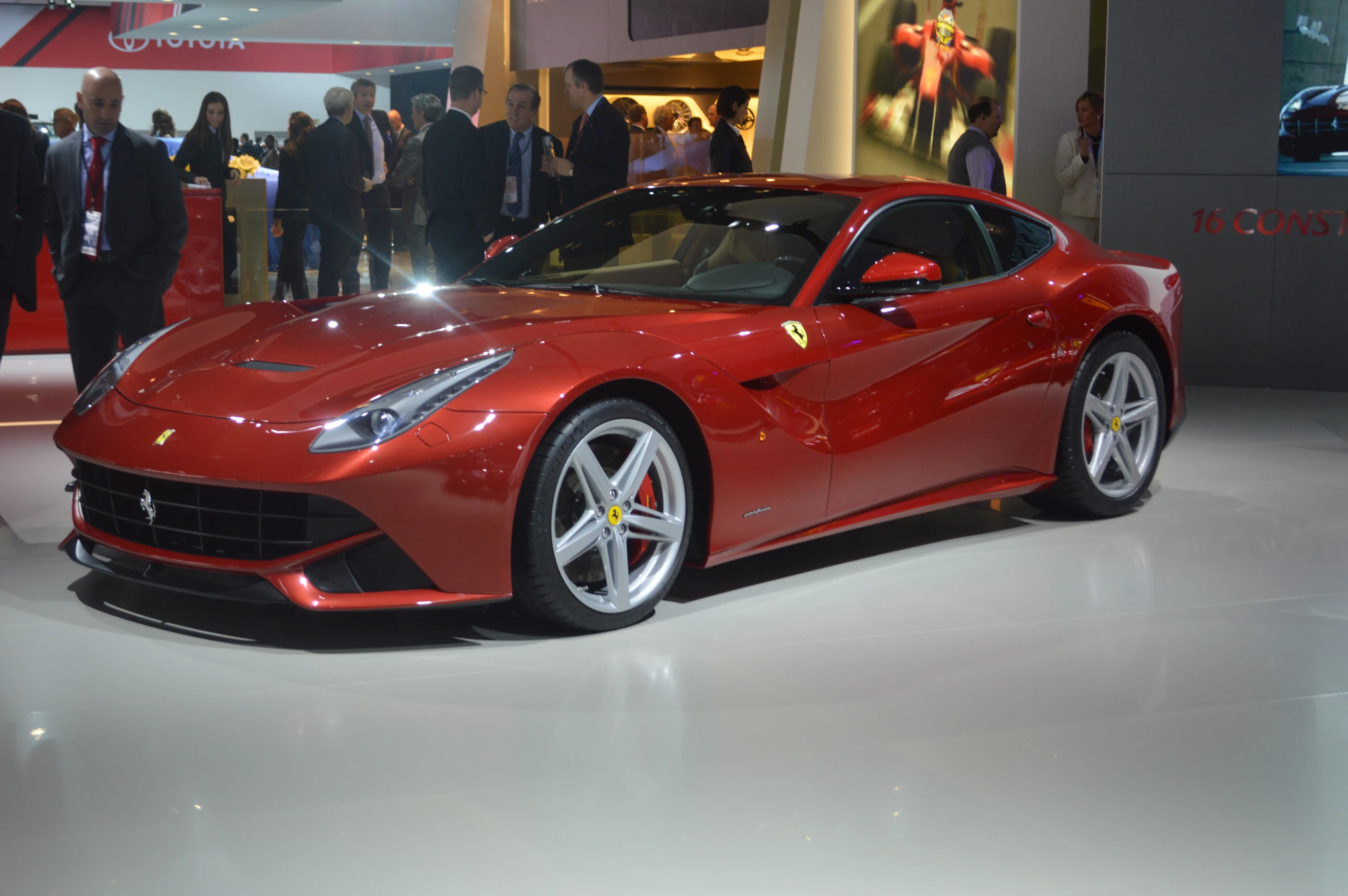 Top speed: 211 mph (340 km/h) +