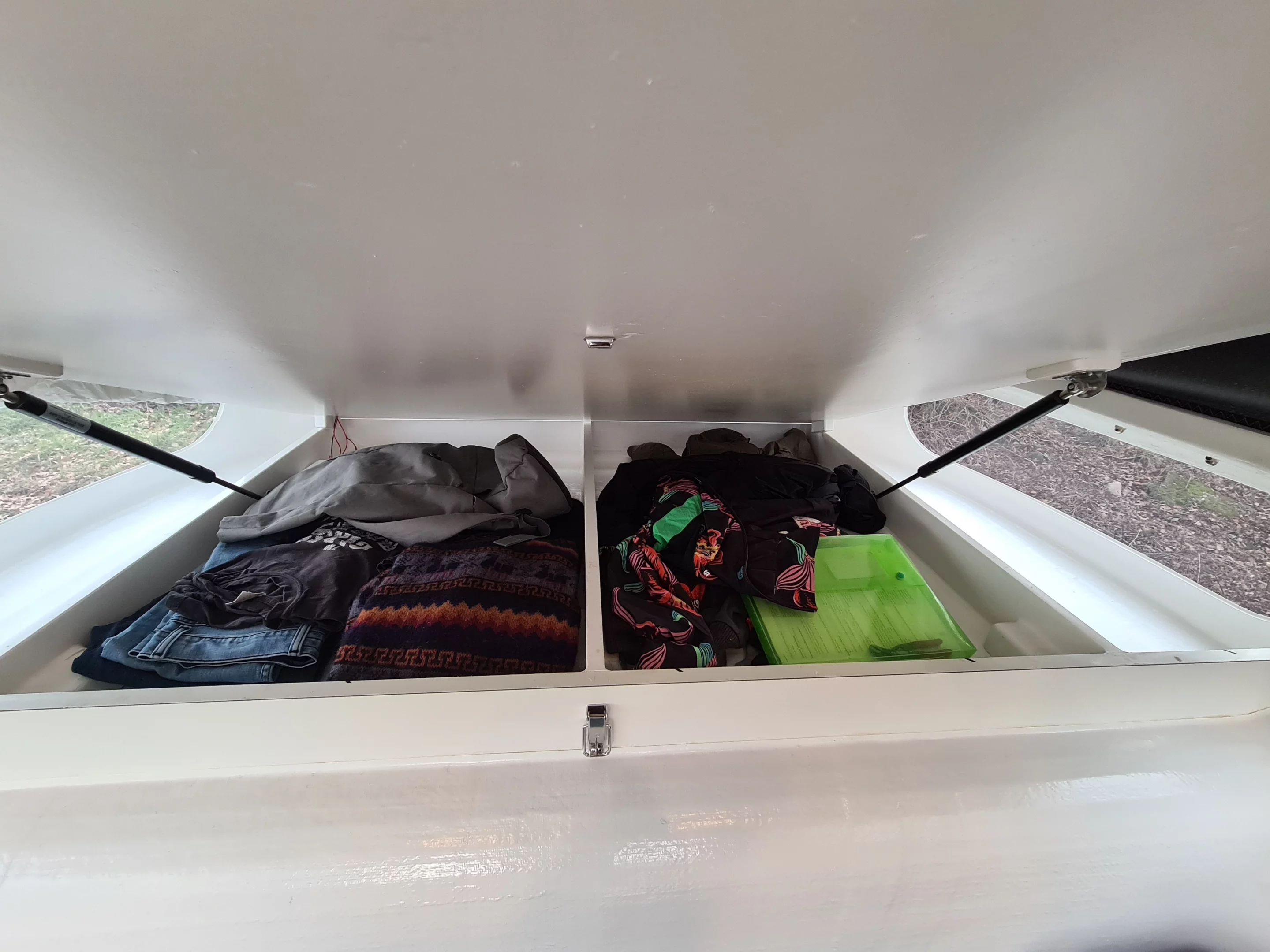 Under-bed alcove storage