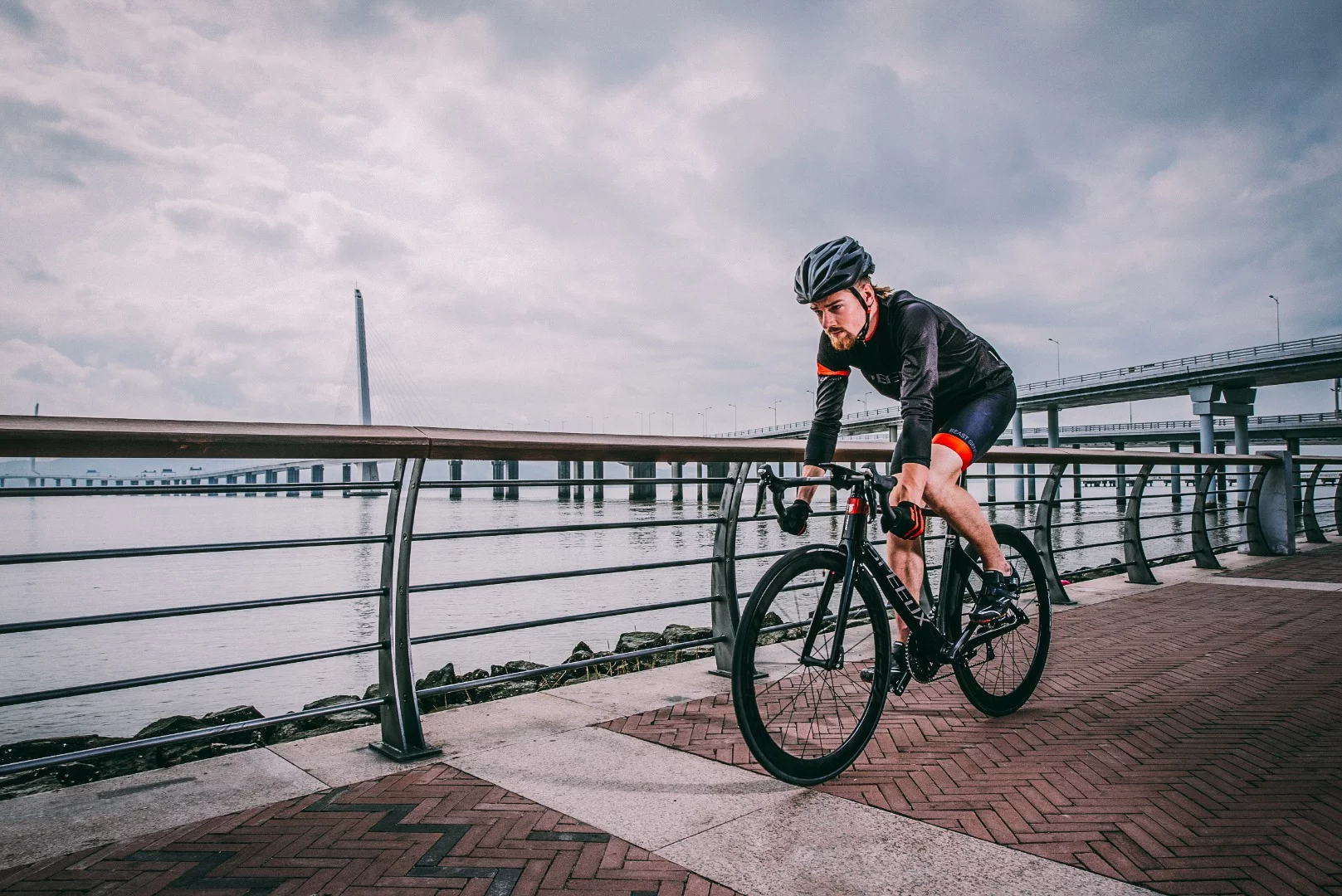 The SpeedX Leopard has its own built-in computer