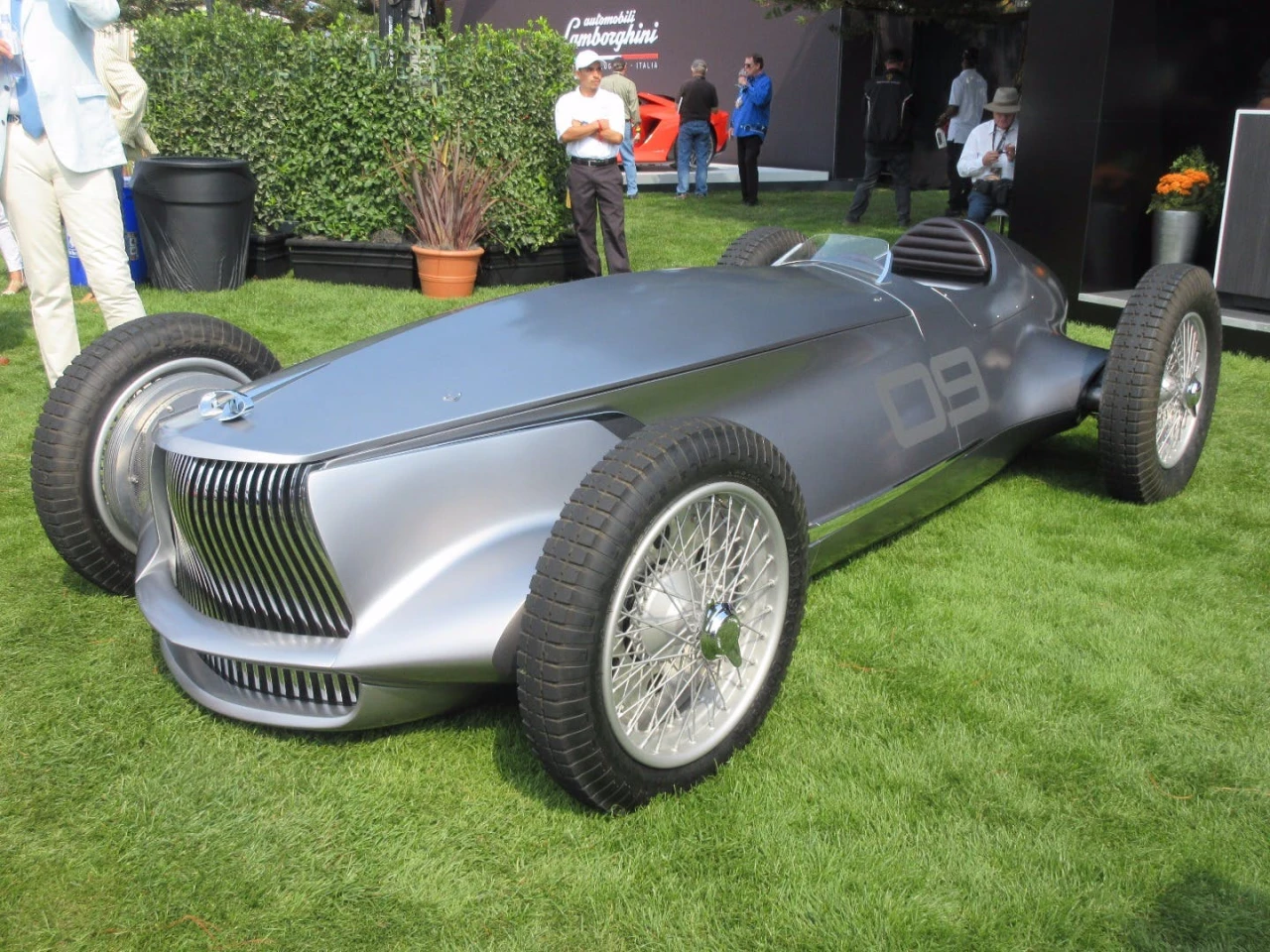 Infiniti shows some gorgeous retro lines on the Prototype 9