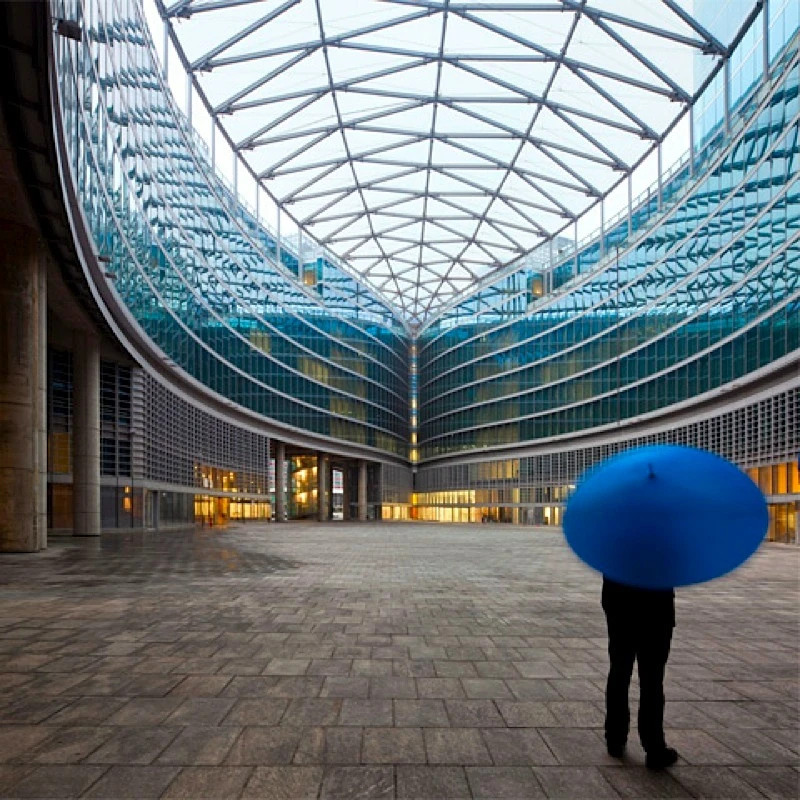 Covered promenade, Palazzo Lombardia, Milan(Photo: Fernando Guerra)