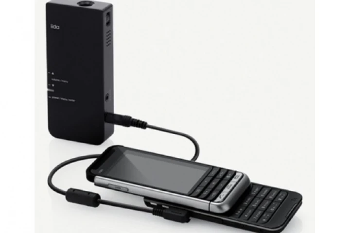 The pico projector is compatible with the iida G9 cell phone