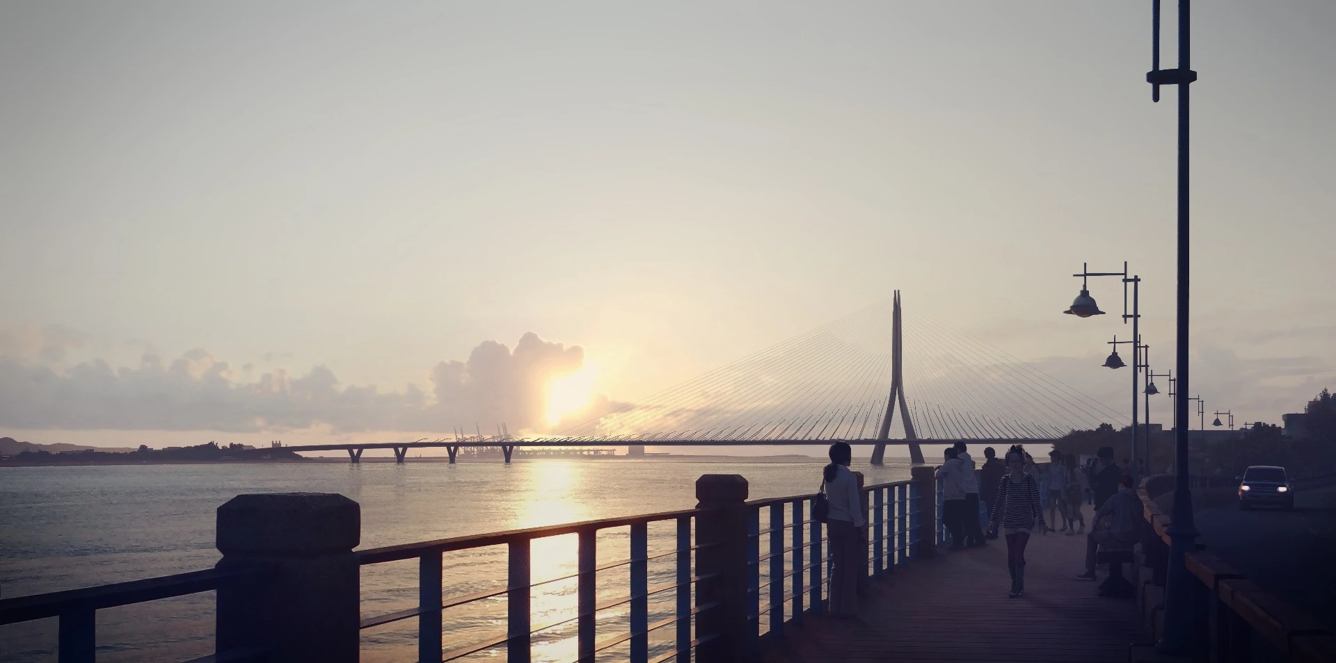 The Danjiang Bridge's single mast is meant to ensure that the view of the sunset is not ruined