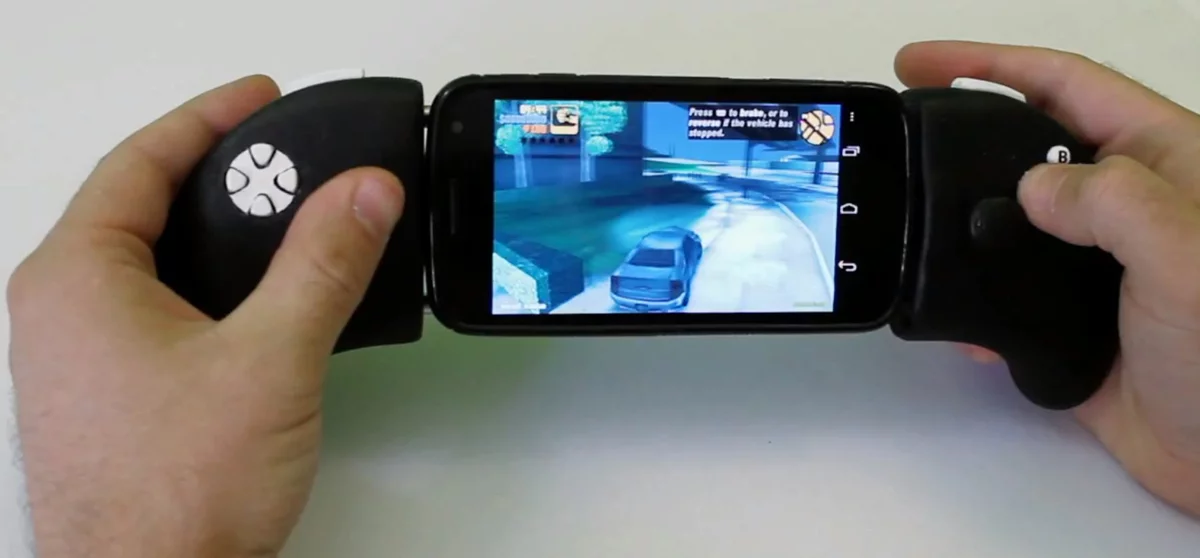 XOPAD for Android USB game controller in use
