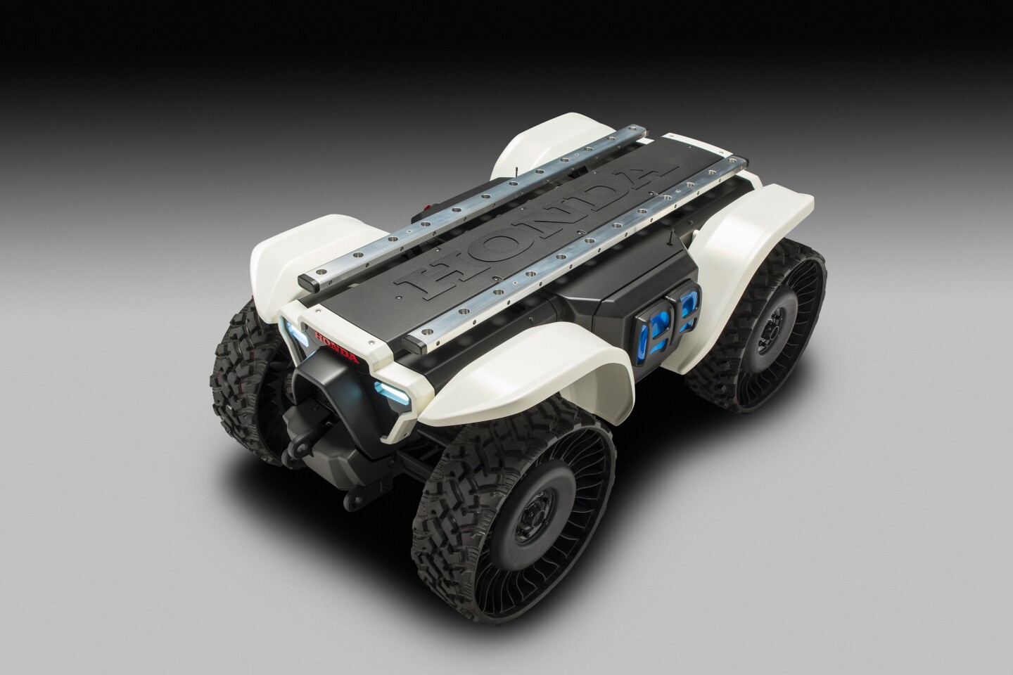 The 3E-D18 concept comes with a number of work-related attachments, including a multi-purpose tool rail, a digger arm or fruit/vegetable picker, and full robotics package that can be mounted to the top of the vehicle