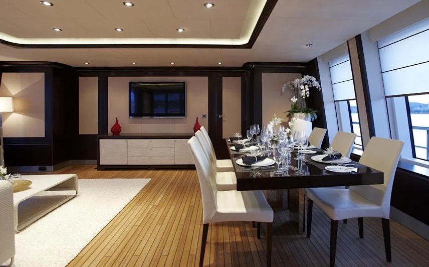 M/Y Helix dining area