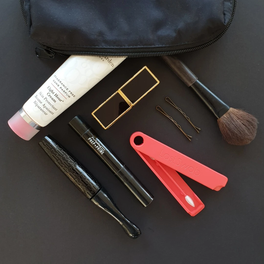 There are two different type of swabs. A regular swab that looks just like a cotton swab and a swab that is perfect for your make-up bag