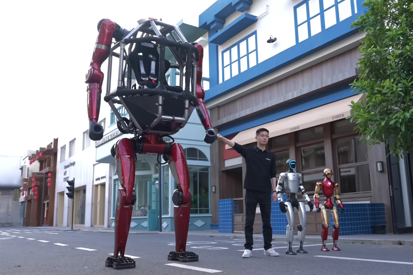 The GD01 stands nearly 9 ft tall – see human and humanoids for scale on the right