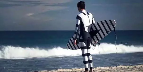 The Warning Pattern suit is based on fish patterns that warn off attackers