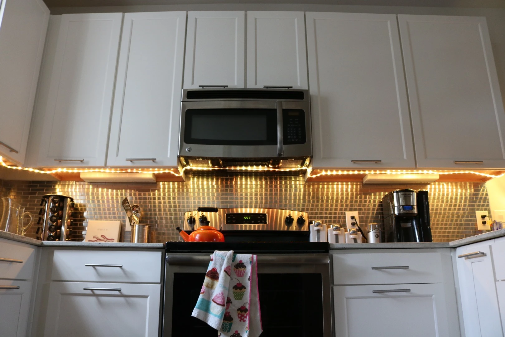 The Ilumi Smartstrip combines digitally addressable control over color LEDs (the fun of changing colors and dynamic patterns) with the analog control of white LEDs (practical everyday brightness)