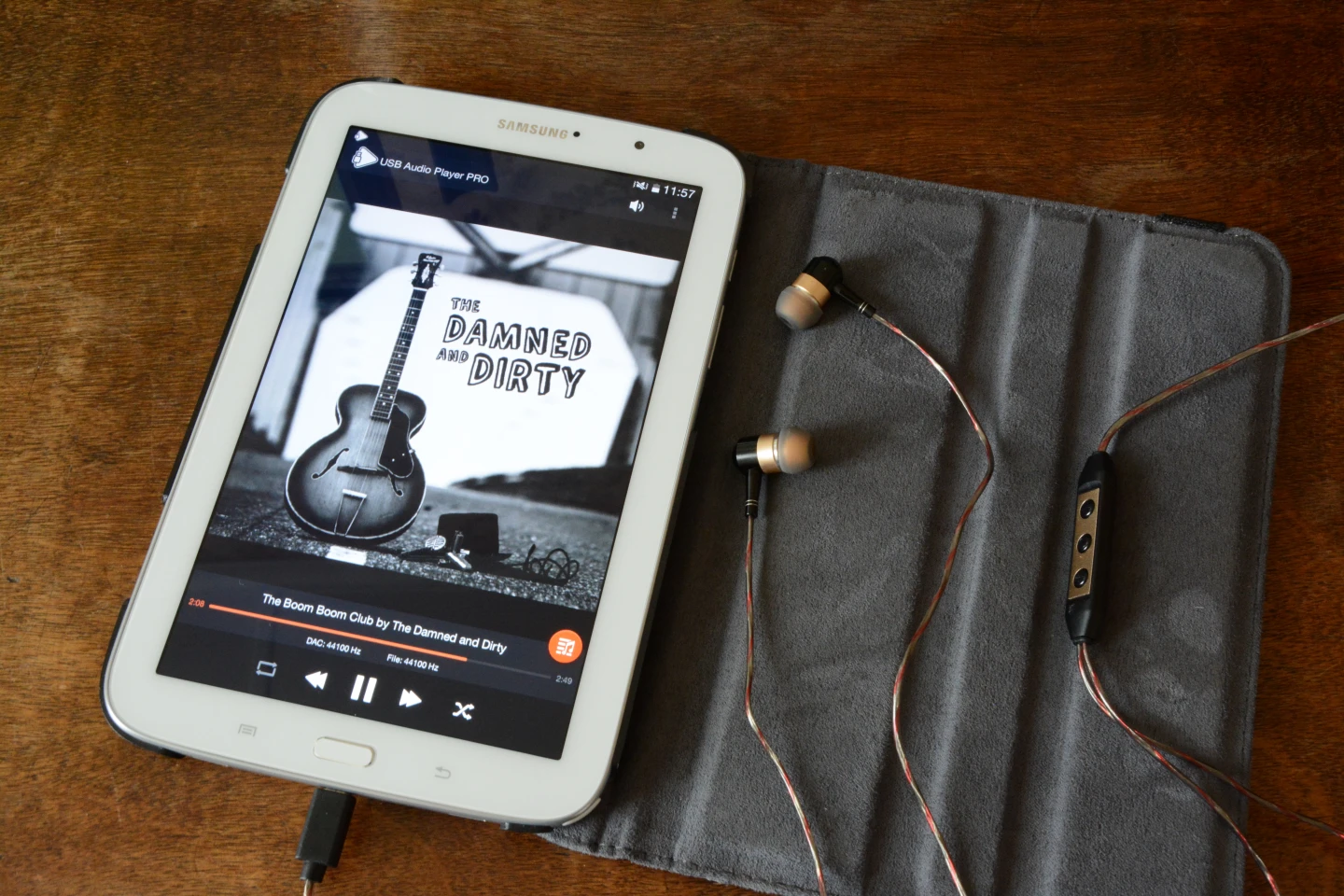 This Samsung Galaxy Note 8.0 supports USB OTG but not USB Audio, so a third party app sporting its own driver needs to be used