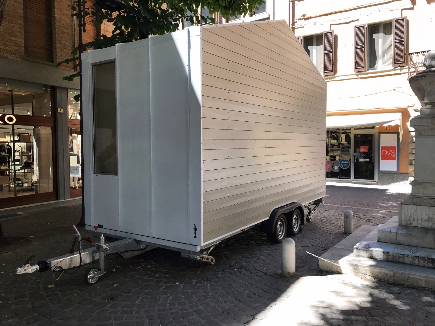 aVOID is based on a double-axle trailer