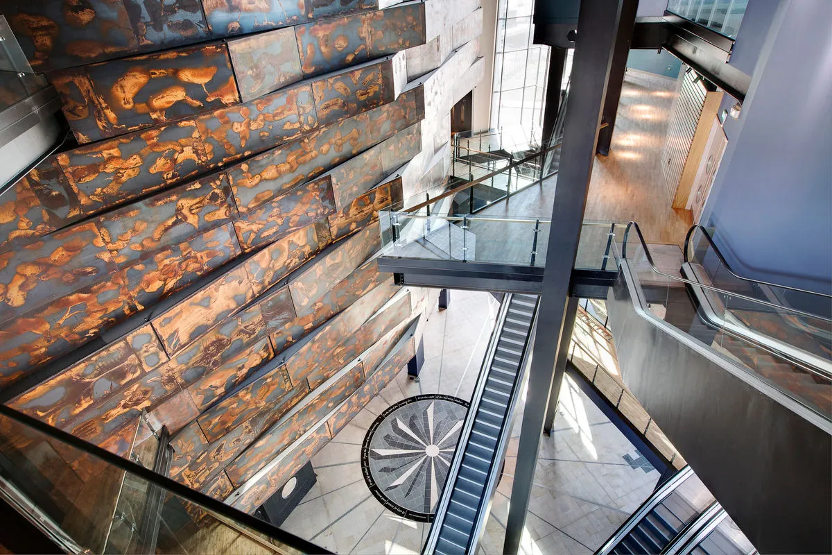 Sheet metal panels dimensioned after Titanic's hull plates give visitors a sense of the ship's scale