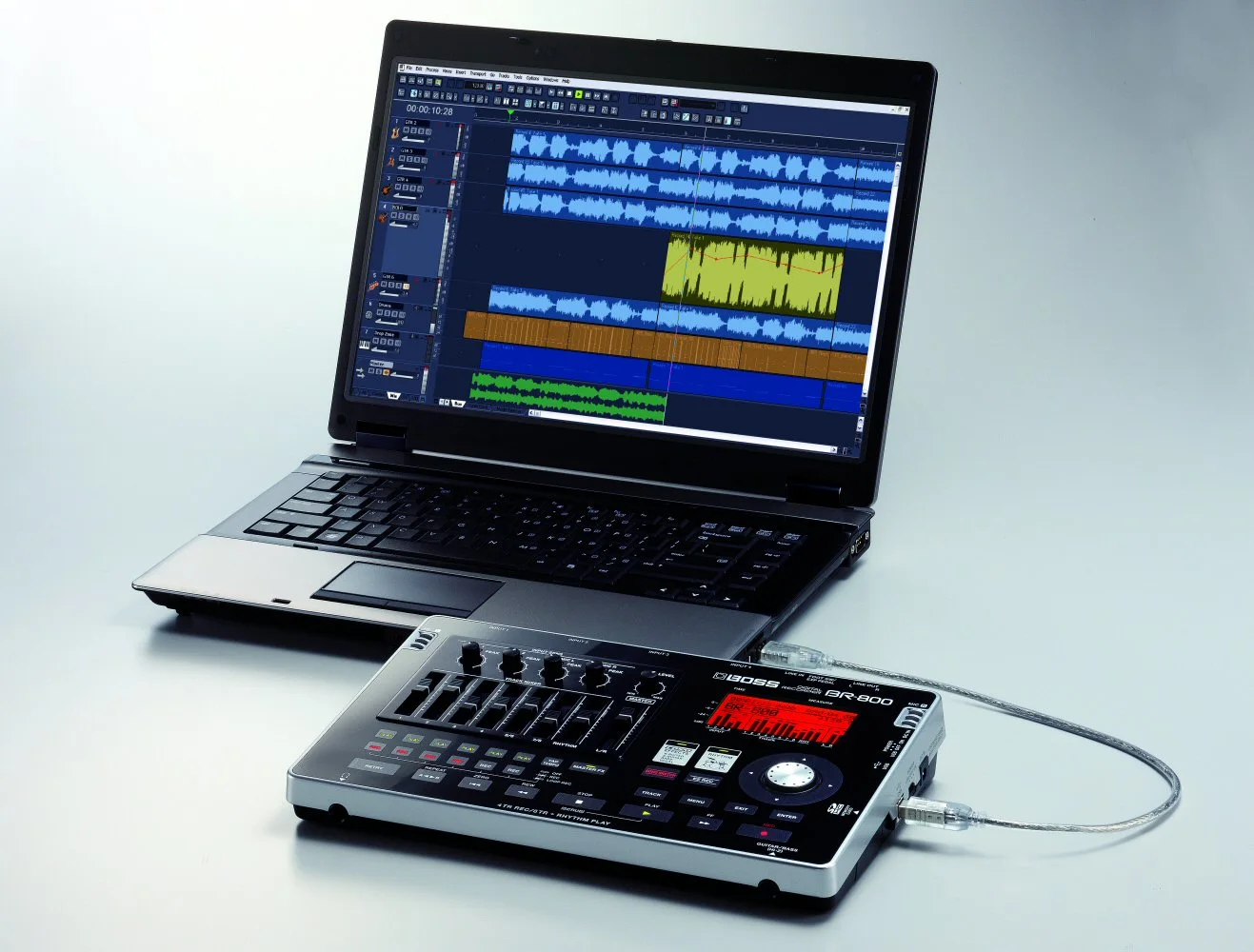 The BR800 comes packaged with Cakewalk SONAR 8.5 LE software and can be used as a control surface for Digital Audio Workstation software