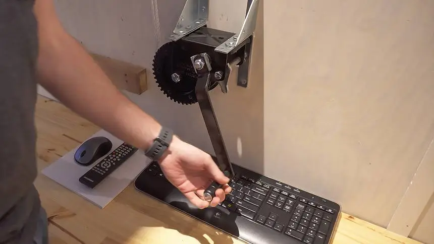 The bed works on a "block and tackle" pulley system, raising each corner of the bed at a ratio of 7:1
