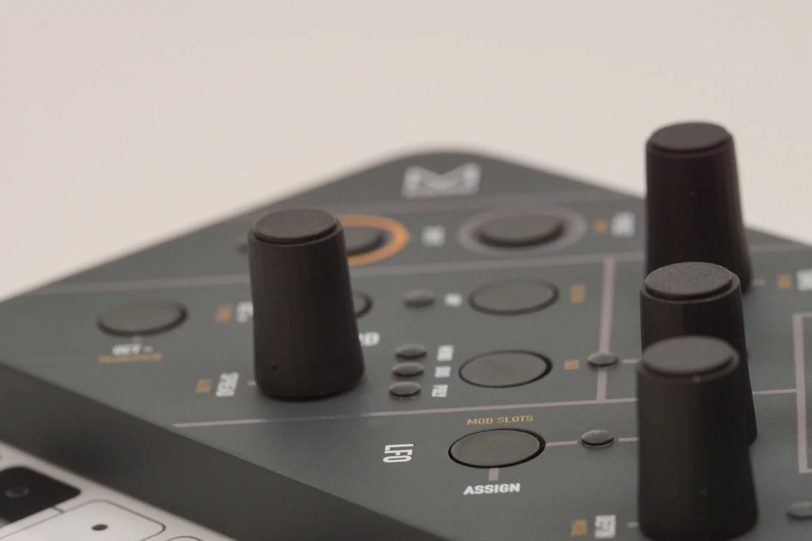 The Skulpt synth features four polyphonic voices, with eight oscillators per voice