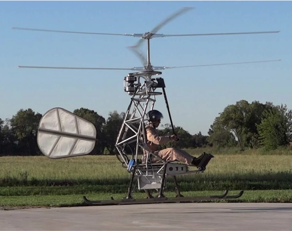 Pascal Chretien's prototype electric helicopter takes flight