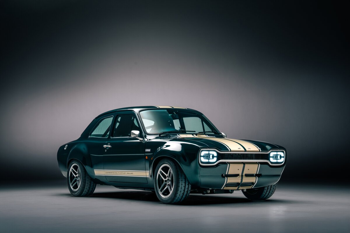 Ford Escort back as limited-edition 326-hp modern-retro sports car