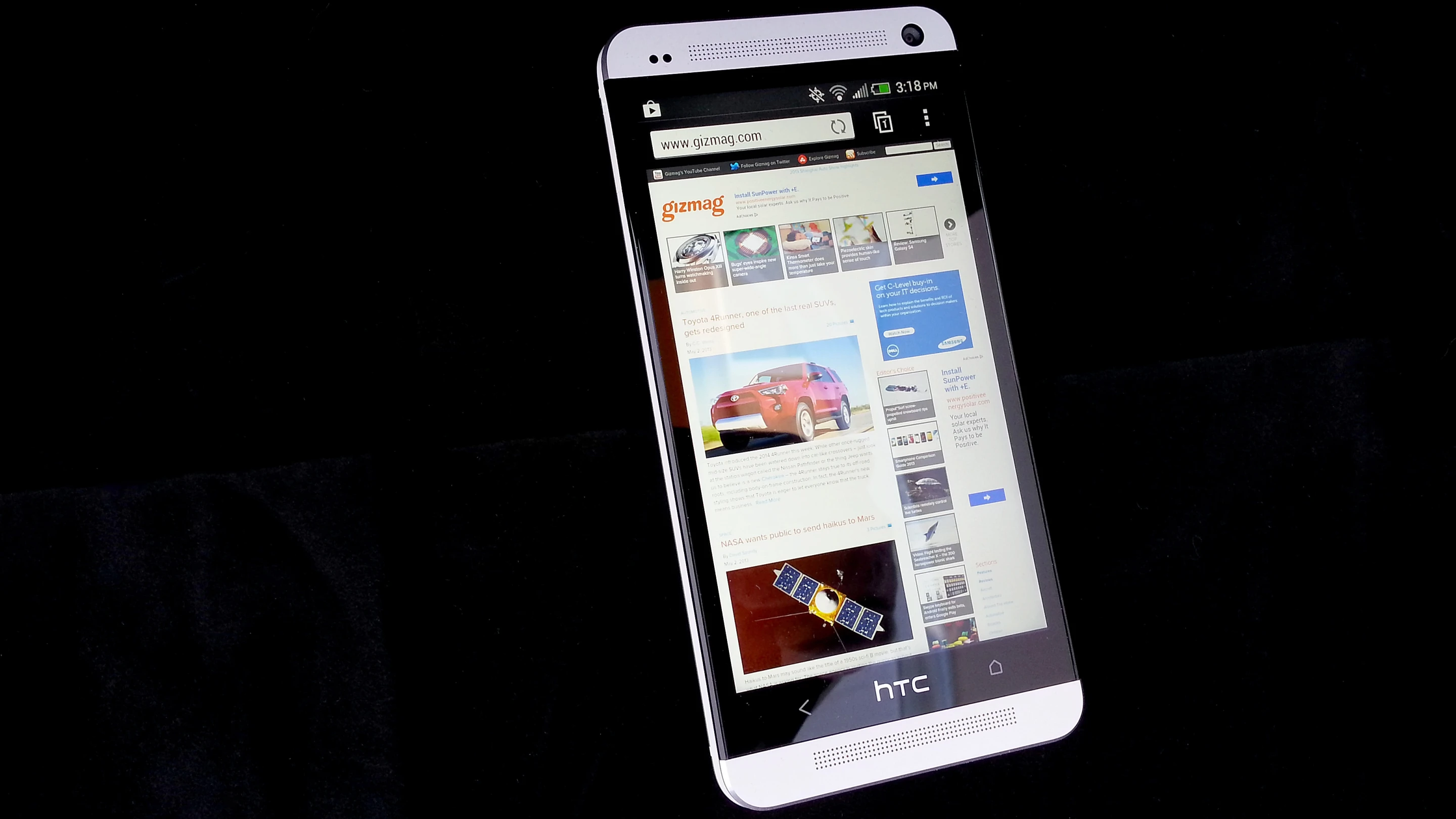The display has 1920 x 1080 (1080p) resolution – an absurd 468 pixels per inch