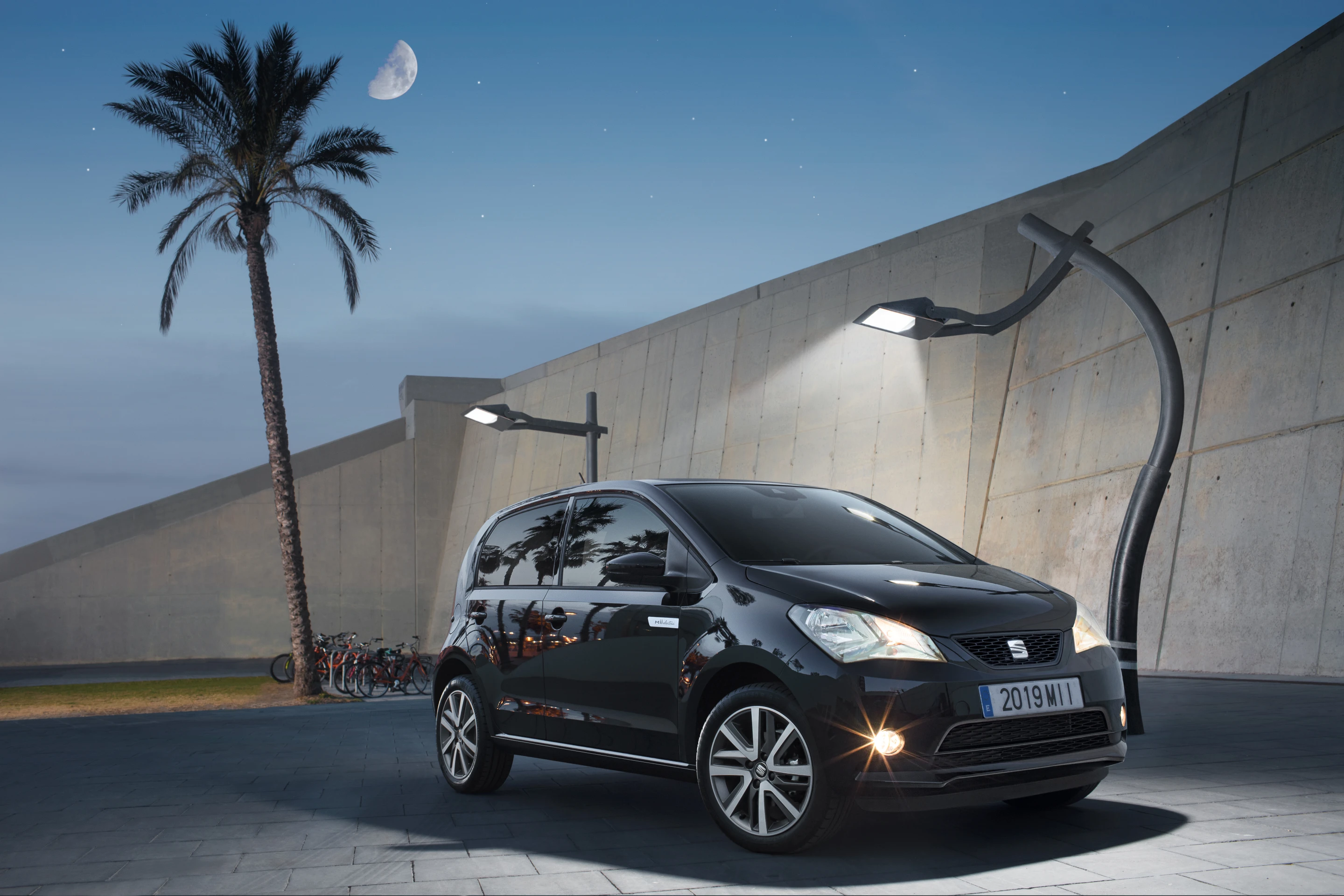 The Mii electric features 16-inch alloy wheels and LED daytime running lights, and comes in two trim levels