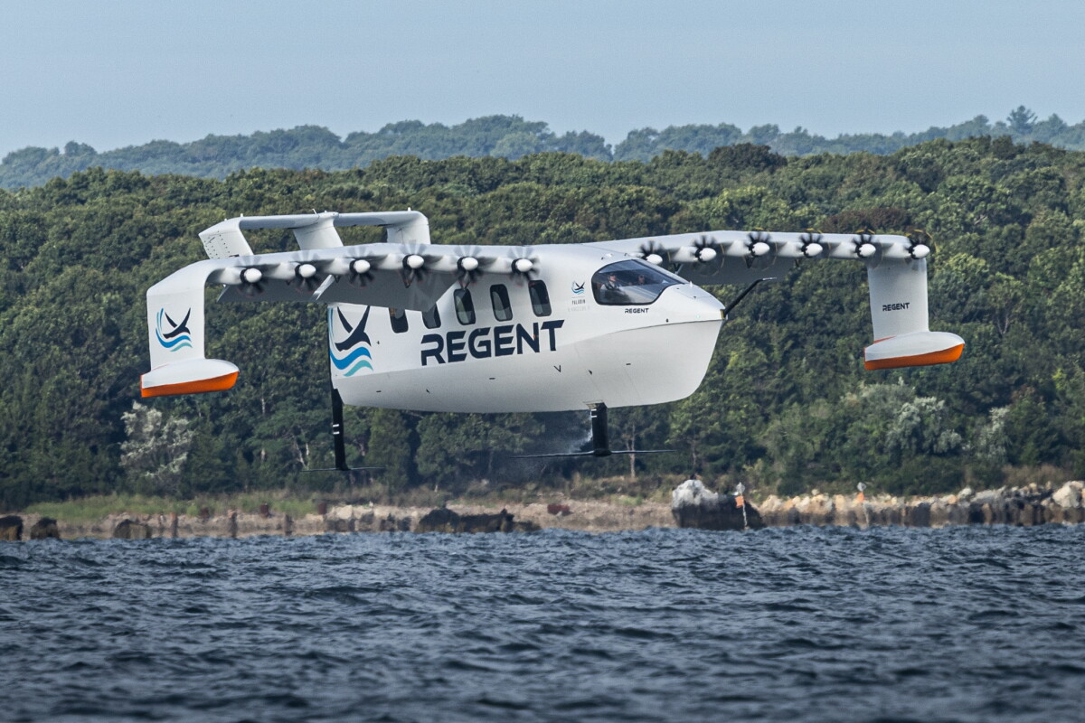 Triple-threat WIG hydrofoil aircraft makes maiden flight