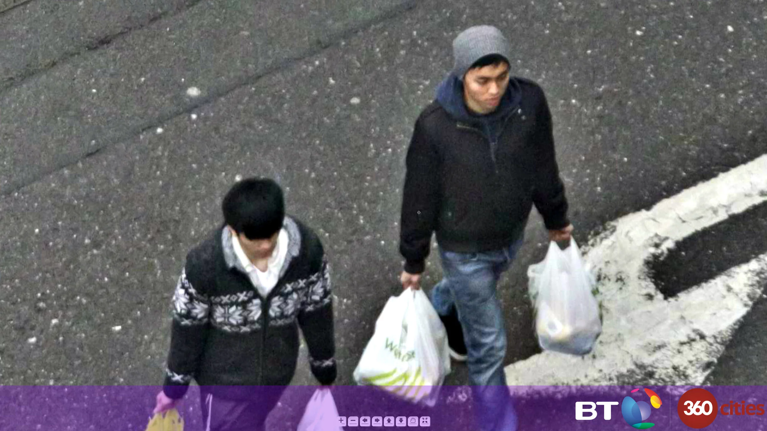 Even at great distances, you can still clearly see the faces of individual people and pinpoint famous landmarks, like St. Paul's Cathedral
