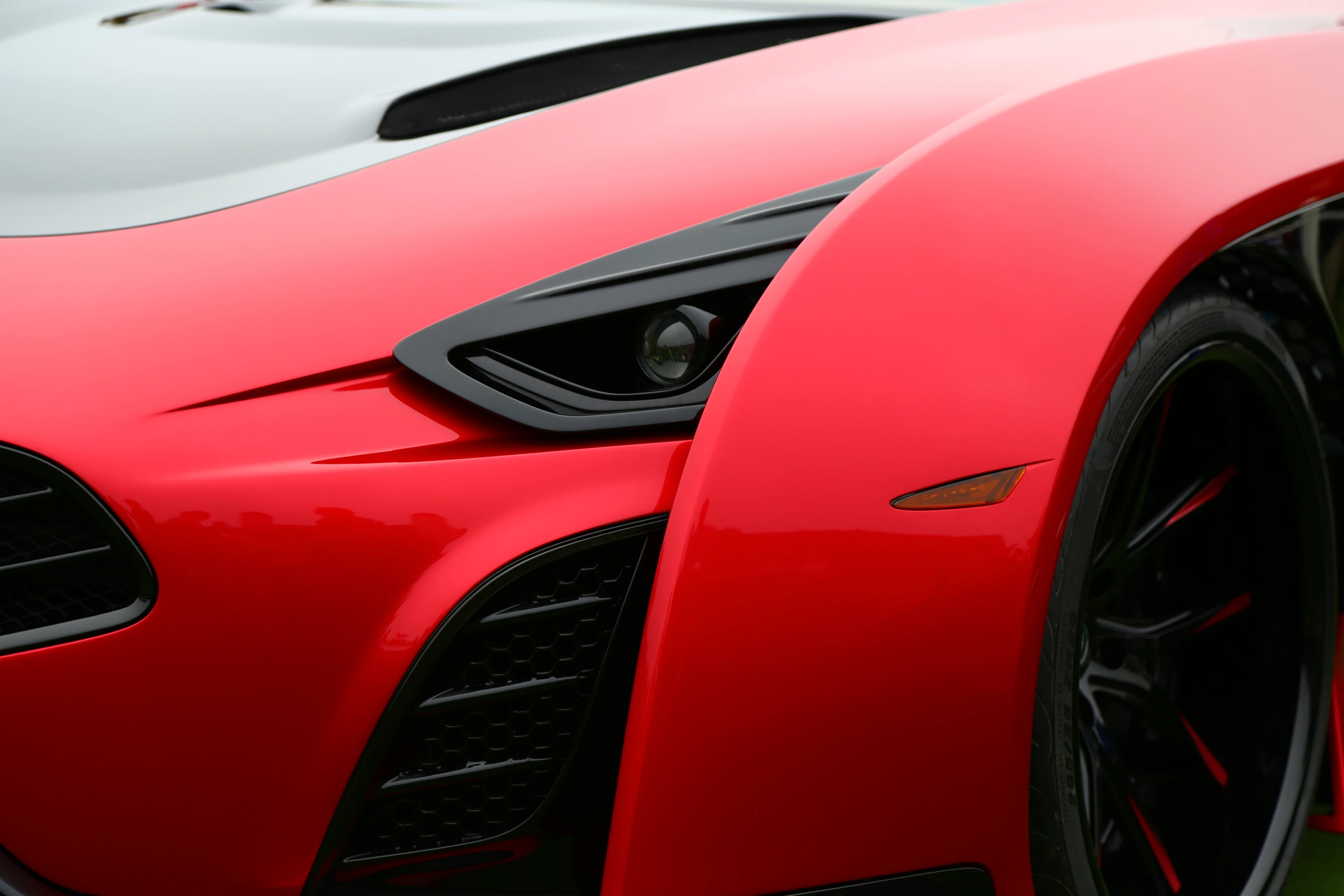 Laraki Epitome Concept was about as conceptual as one could get on the Pebble Beach Concours d'Elegance lawn (Photo: Angus MacKenzie/Gizmag.com)