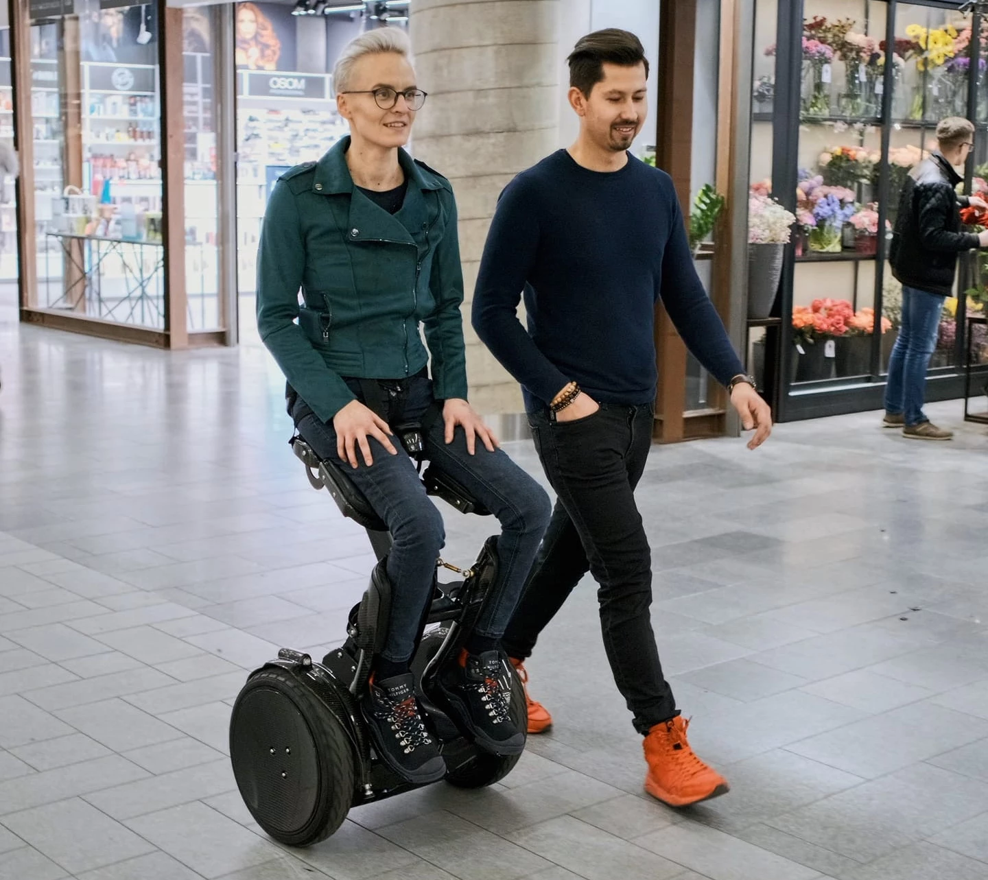 The Kim-e can roll at up to 20 km/h (12 mph)