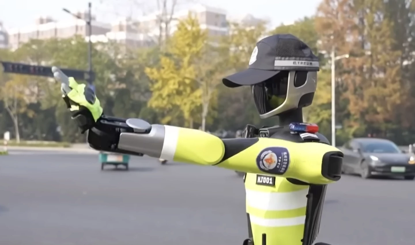 Good to see the new recruit is staying sun-smart, too