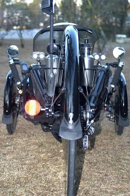 A rear view of Silk